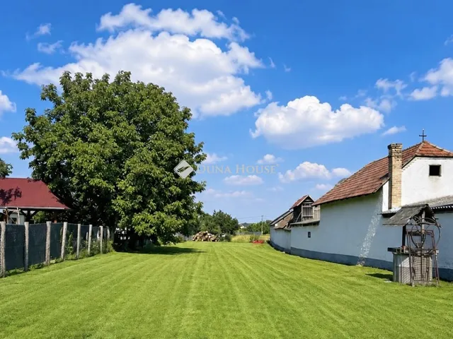 Eladó telek Kunsziget 1298 nm