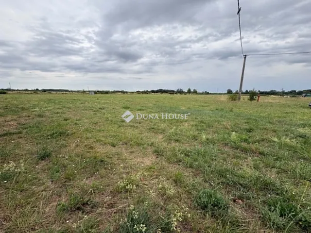 Eladó telek Sárvár 8272 nm