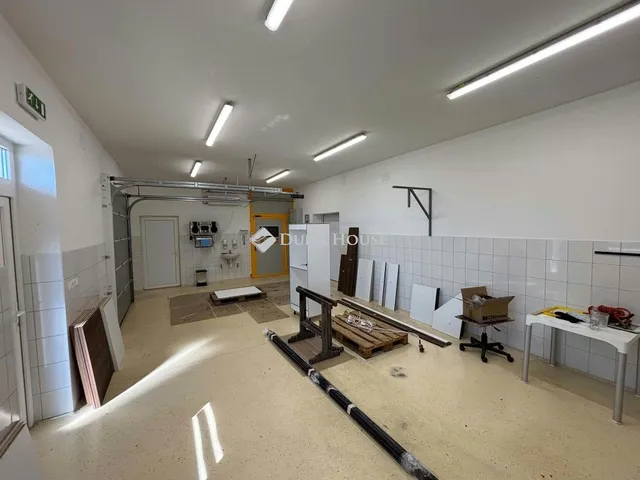 Eladó kereskedelmi és ipari ingatlan Máriakálnok 409 nm