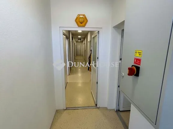 Eladó kereskedelmi és ipari ingatlan Máriakálnok 409 nm