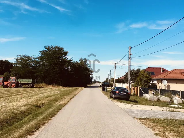 Eladó telek Pereszteg 690 nm