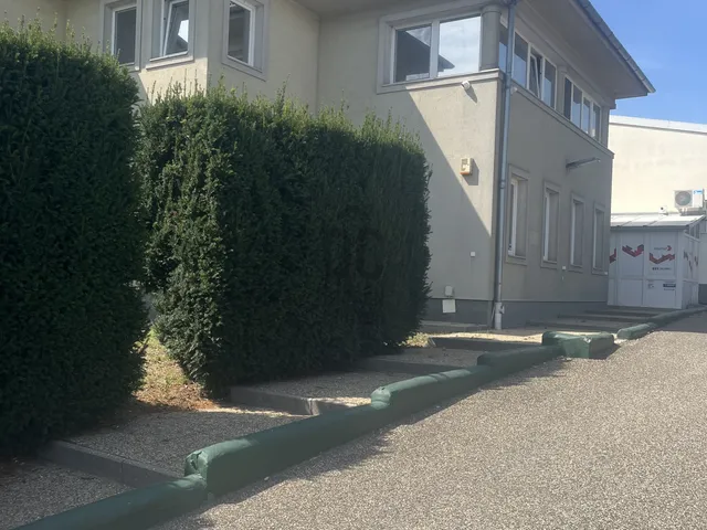 Kiadó kereskedelmi és ipari ingatlan Sopron, Győrikapu 360 nm