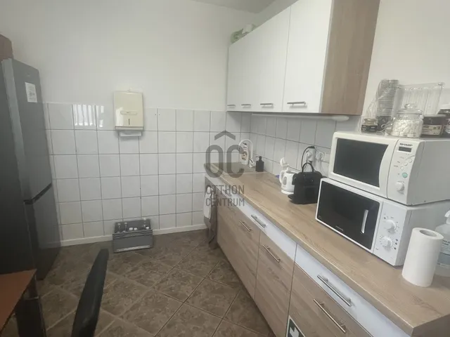 Kiadó kereskedelmi és ipari ingatlan Sopron, Győrikapu 360 nm