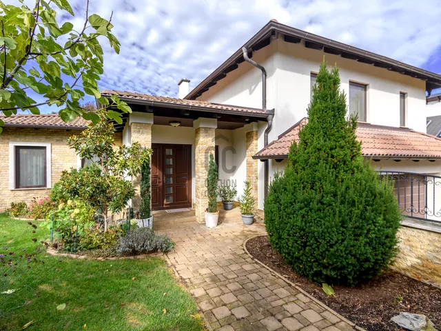 Eladó ház Sopron, Ágfalvi úti lakópark 235 nm