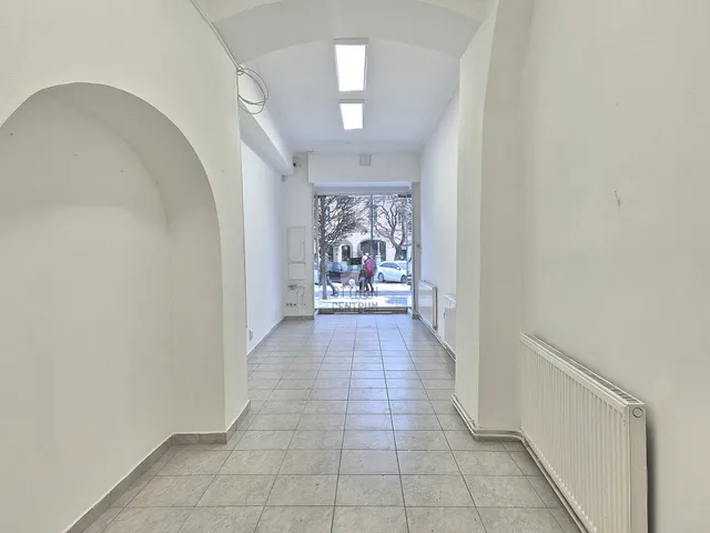 Kiadó kereskedelmi és ipari ingatlan Sopron, Belváros 35 nm