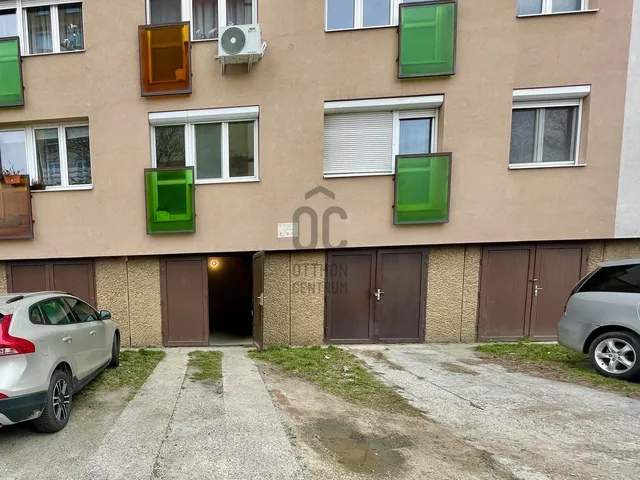 Kiadó garázs Sopron, Jereván-lakótelep 18 nm