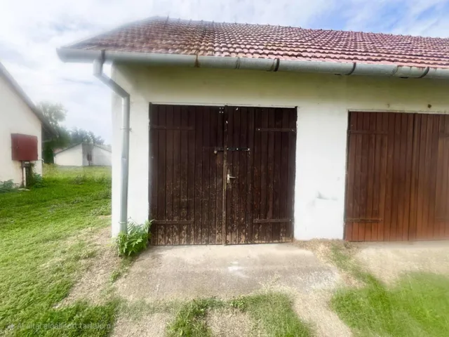 Eladó garázs Gyula 18 nm