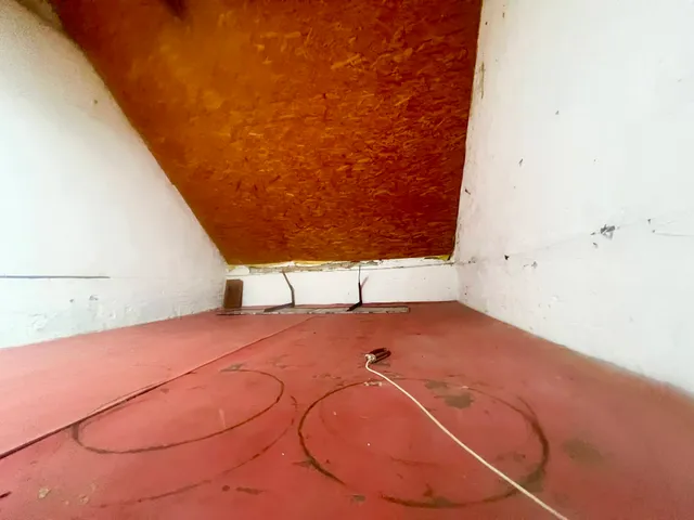Eladó garázs Gyula 18 nm