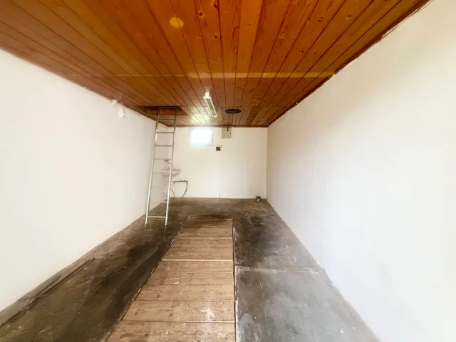 Eladó garázs Gyula 18 nm