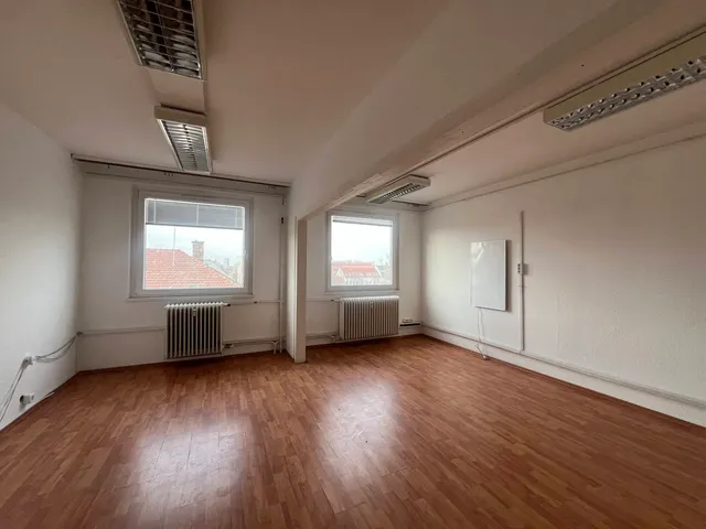 Eladó kereskedelmi és ipari ingatlan Szeged 65 nm