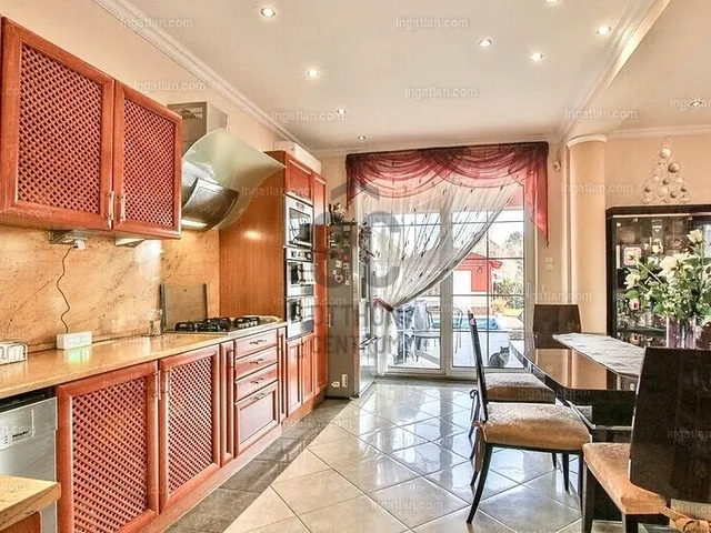 Eladó ház Fót 280 nm