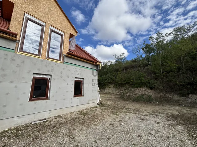 Eladó ház Vértesacsa 214 nm