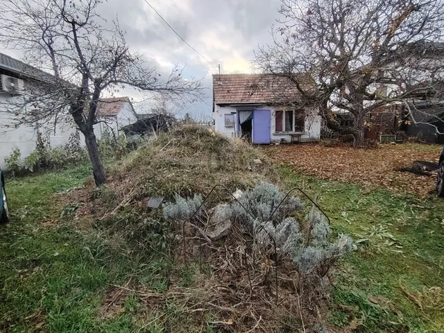 Eladó ház Dunakeszi, Alag 24 nm