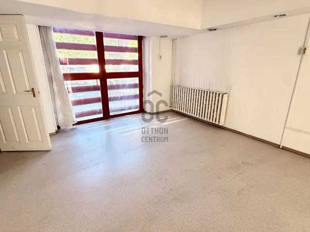 Eladó kereskedelmi és ipari ingatlan Budapest X. kerület, Ligettelek 101 nm