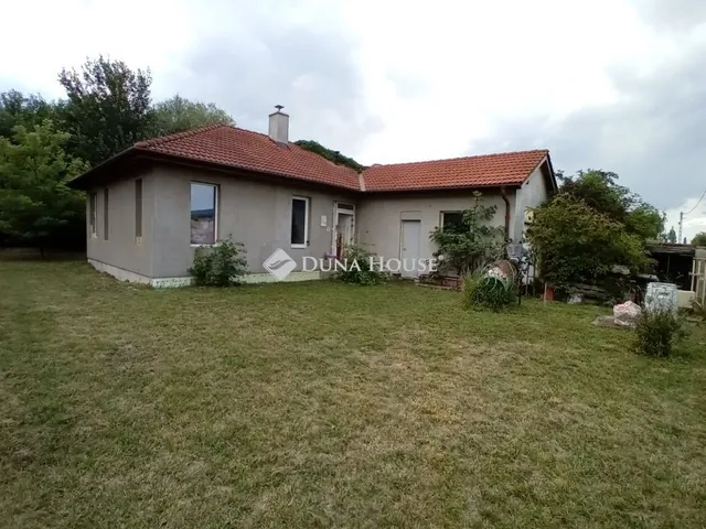 Eladó ház Tát 127 nm