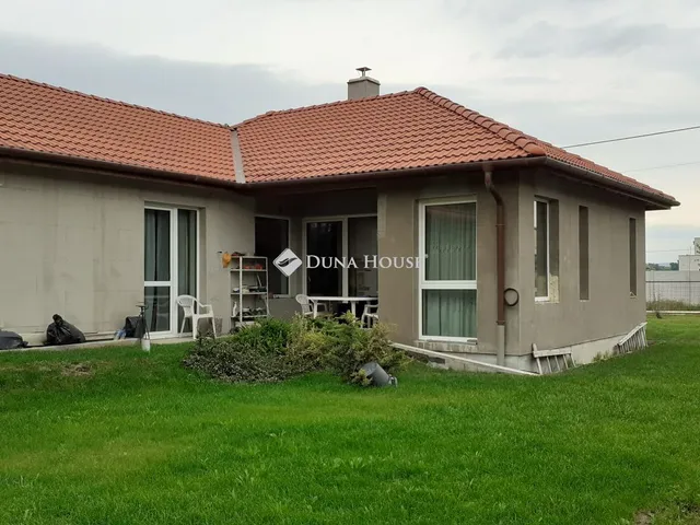 Eladó ház Tát 127 nm