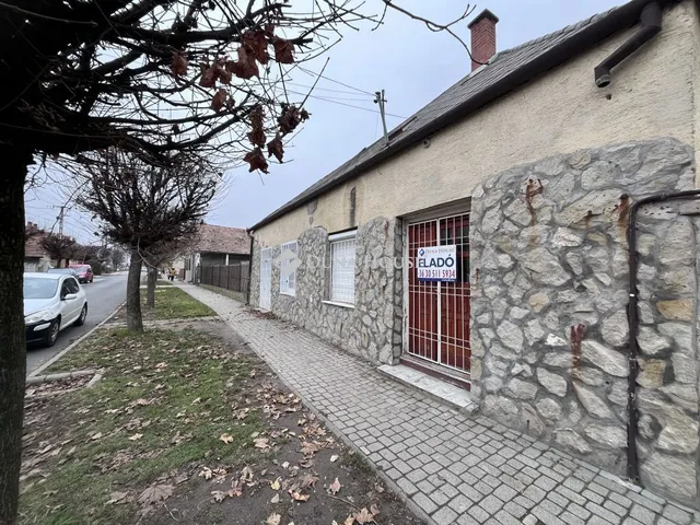 Eladó kereskedelmi és ipari ingatlan Ercsi 20 nm