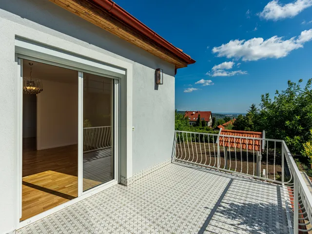 Eladó ház Budapest III. kerület, Táborhegy 174 nm