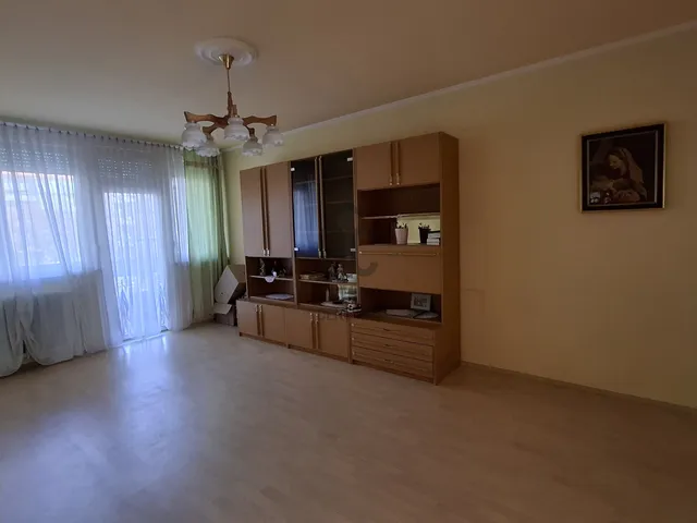 Eladó lakás Szombathely, Joskar-Ola-lakótelep 61 nm