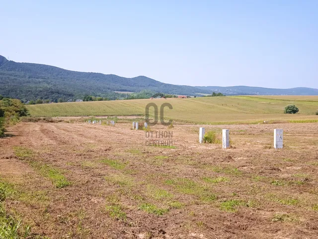 Eladó telek Üröm 1475 nm