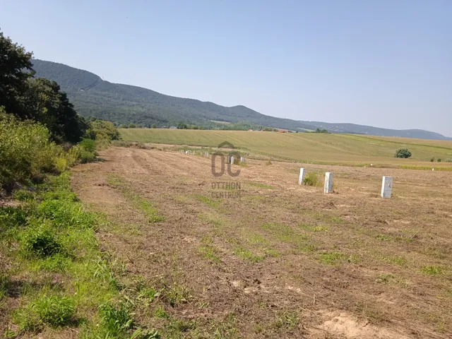 Eladó telek Üröm 1218 nm