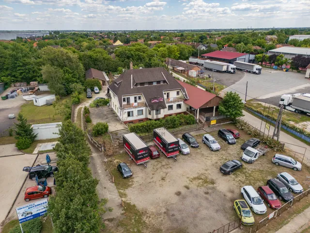 Eladó kereskedelmi és ipari ingatlan Szigetszentmiklós, Lakihegy 1096 nm