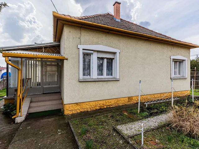 Eladó ház Dunakeszi, Alag 75 nm