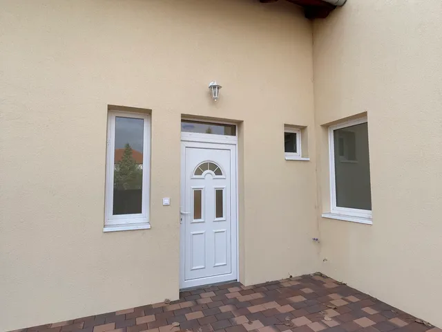 Kiadó lakás Pécel 85 nm