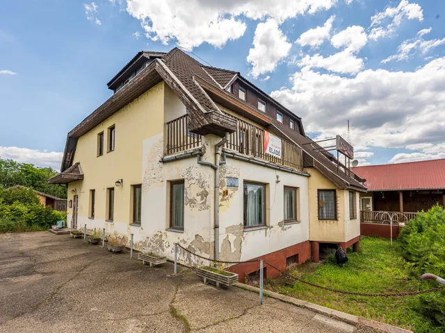 Eladó kereskedelmi és ipari ingatlan Szigetszentmiklós, Lakihegy, Fogadó utca 1096 nm