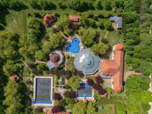 Eladó kereskedelmi és ipari ingatlan Pusztaszentlászló, Tankállomás 1410 nm