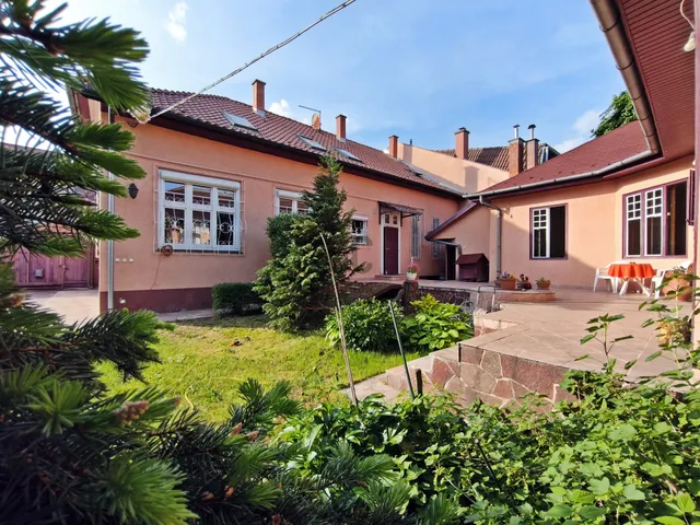 Eladó ház Budapest XV. kerület, Rákospalota 280 nm