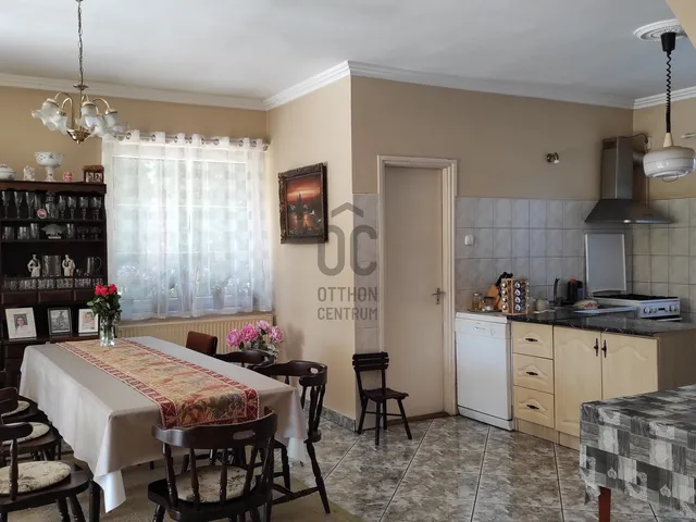 Eladó ház Parád 279 nm