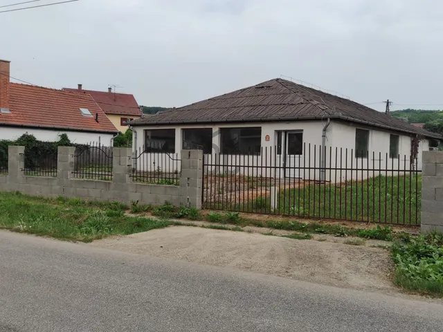 Eladó kereskedelmi és ipari ingatlan Buják 270 nm