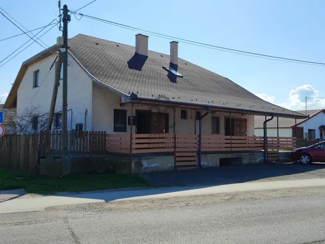 Eladó ház Kisköre 221 nm