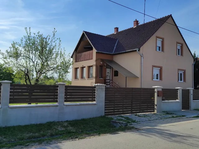 Eladó ház Maklár 176 nm