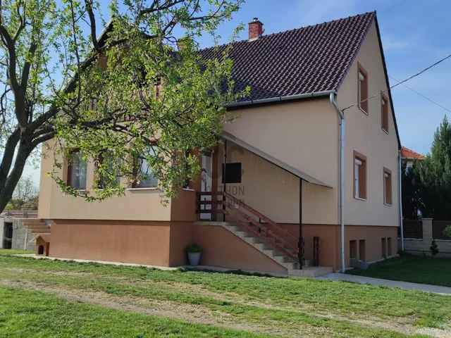 Eladó ház Maklár 176 nm