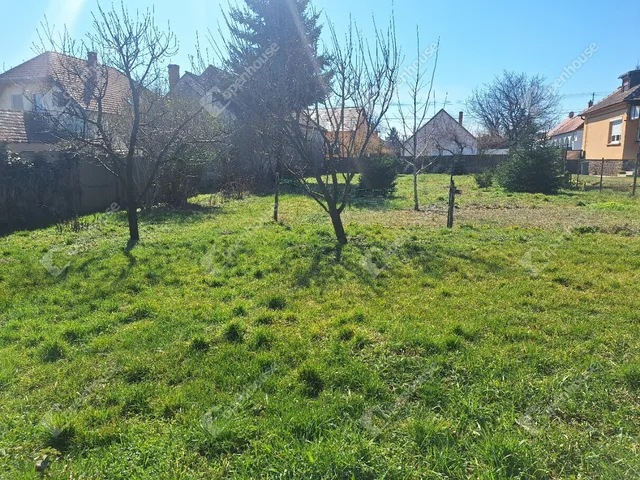Eladó telek Fertőszéplak 622 nm