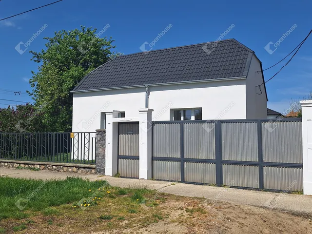 Eladó ház Kapuvár, Házhely 70 nm