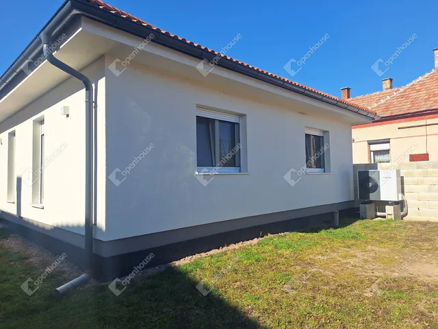 Eladó ház Agyagosszergény 100 nm