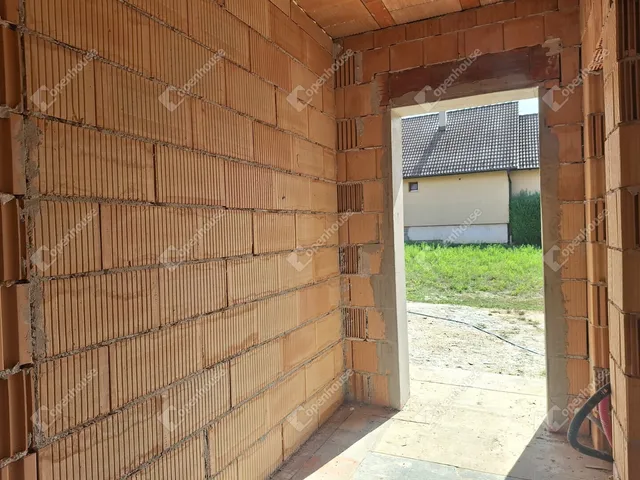 Eladó ház Zsira 220 nm