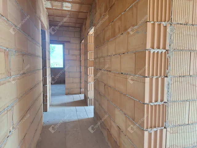 Eladó ház Zsira 220 nm