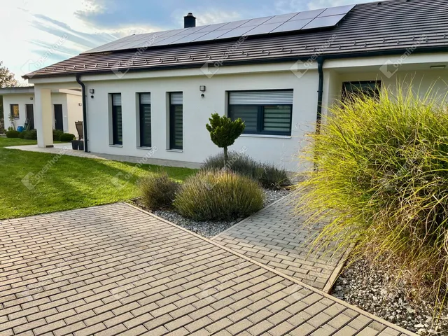 Eladó ház Hövej 115 nm