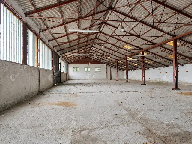 Eladó kereskedelmi és ipari ingatlan Fertőszentmiklós 7269 nm