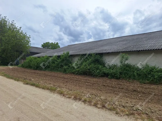 Eladó kereskedelmi és ipari ingatlan Fertőszentmiklós 7269 nm