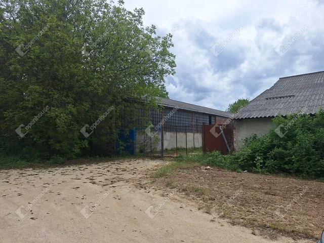 Eladó kereskedelmi és ipari ingatlan Fertőszentmiklós 7269 nm