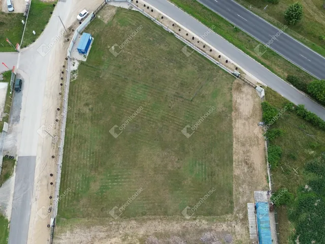 Eladó kereskedelmi és ipari ingatlan Fertőszentmiklós 4000 nm