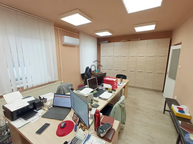 Kiadó kereskedelmi és ipari ingatlan Nyíregyháza, Belváros 318 nm