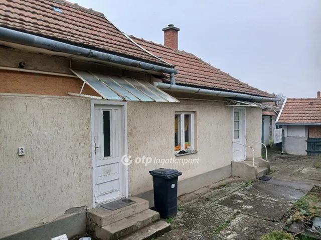 Eladó ház Karácsond 93 nm