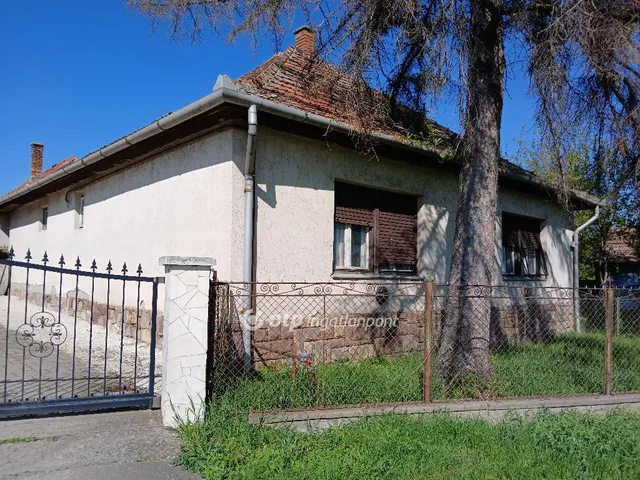 Eladó ház Karácsond 101 nm