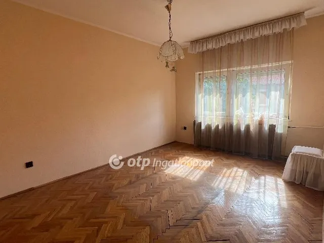 Eladó lakás Eger, Társasházi környezet 72 nm